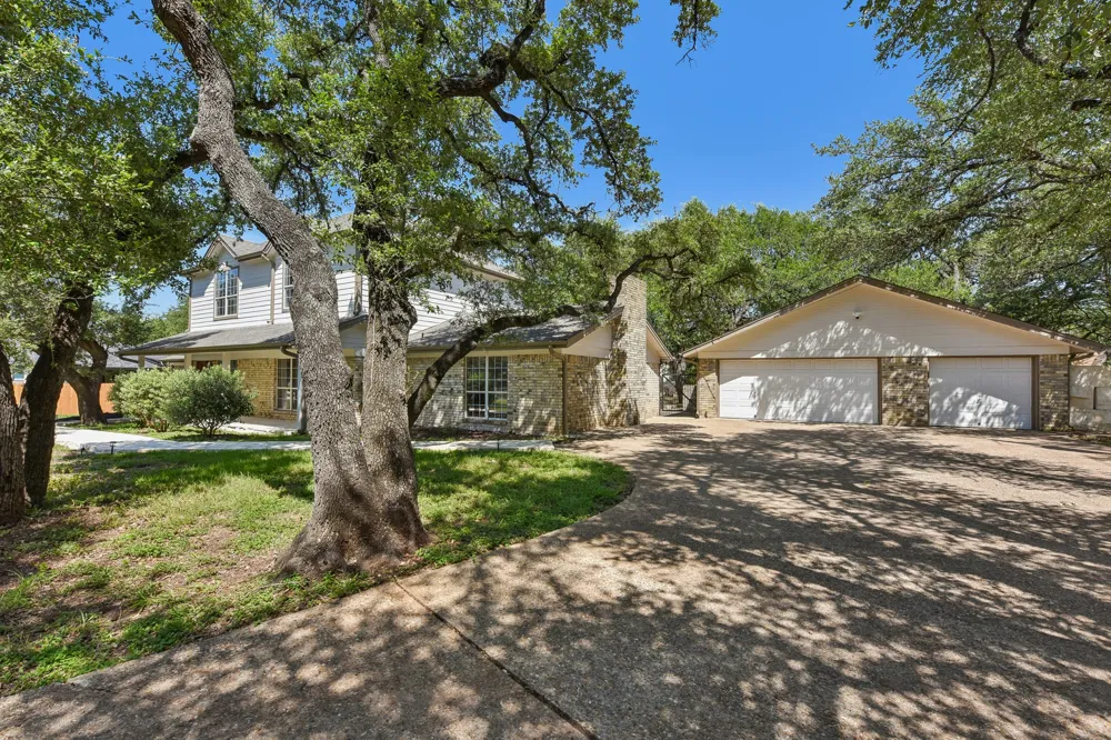 1915 Oak Forest Drive Round Rock, TX 78681