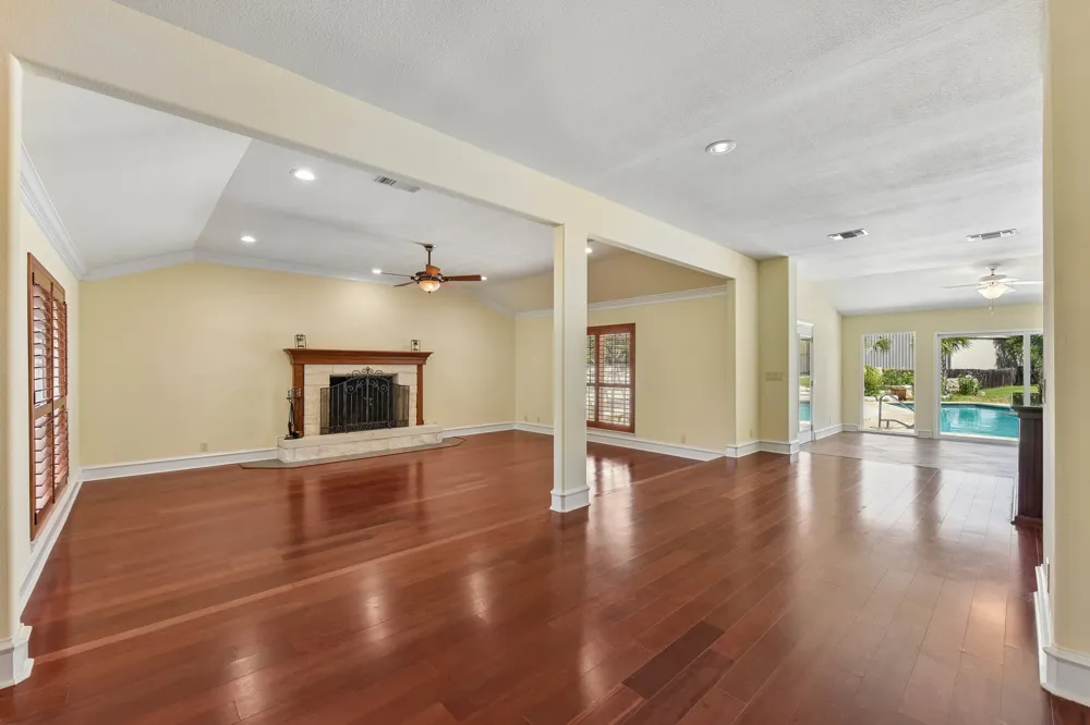 1915 Oak Forest Drive Round Rock, TX 78681