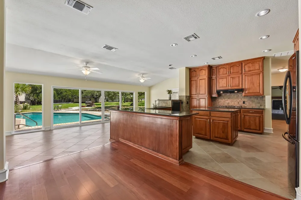 1915 Oak Forest Drive Round Rock, TX 78681