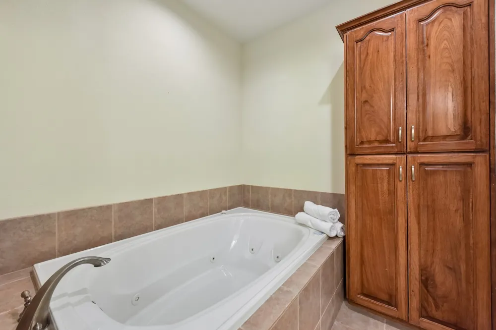 1915 Oak Forest Drive Round Rock, TX 78681
