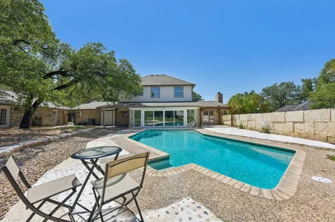 1915 Oak Forest Drive