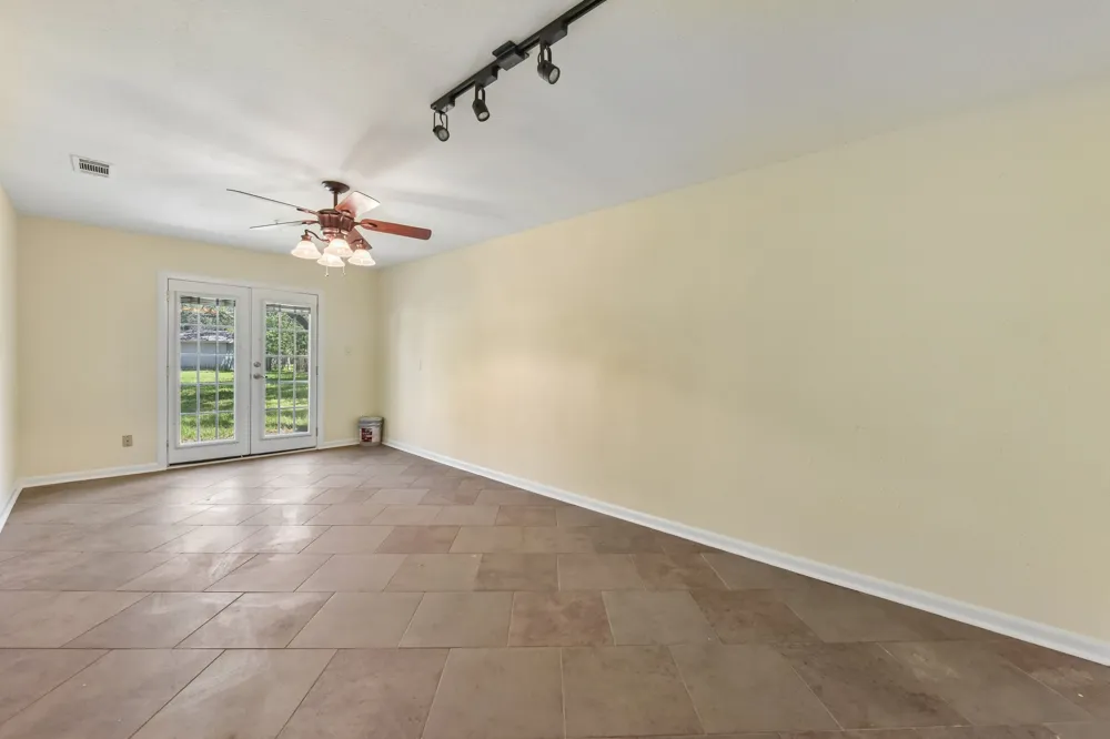 1915 Oak Forest Drive Round Rock, TX 78681