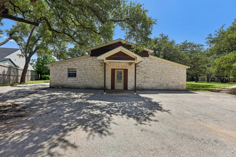 1915 Oak Forest Drive Round Rock, TX 78681