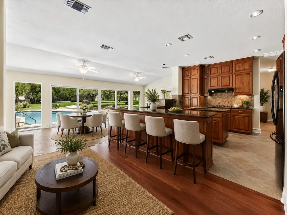 1915 Oak Forest Drive Round Rock, TX 78681