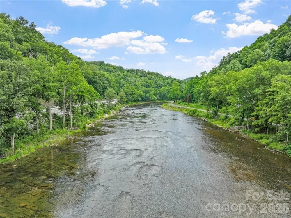 2079 Roses Branch Road Green Mountain, NC 28740