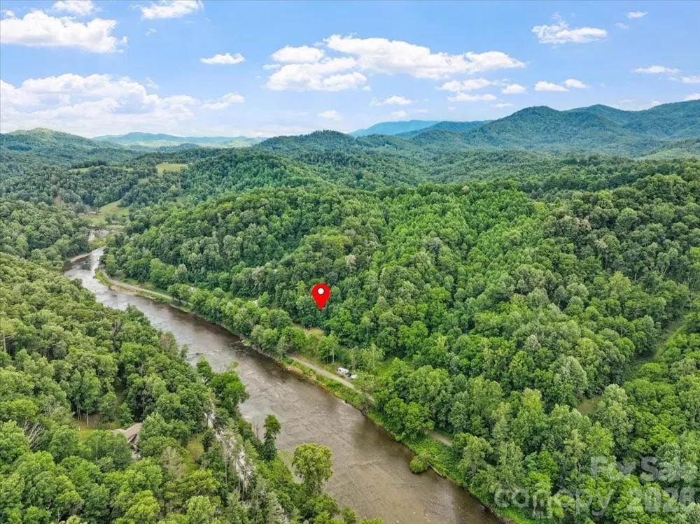 2079 Roses Branch Road Green Mountain, NC 28740