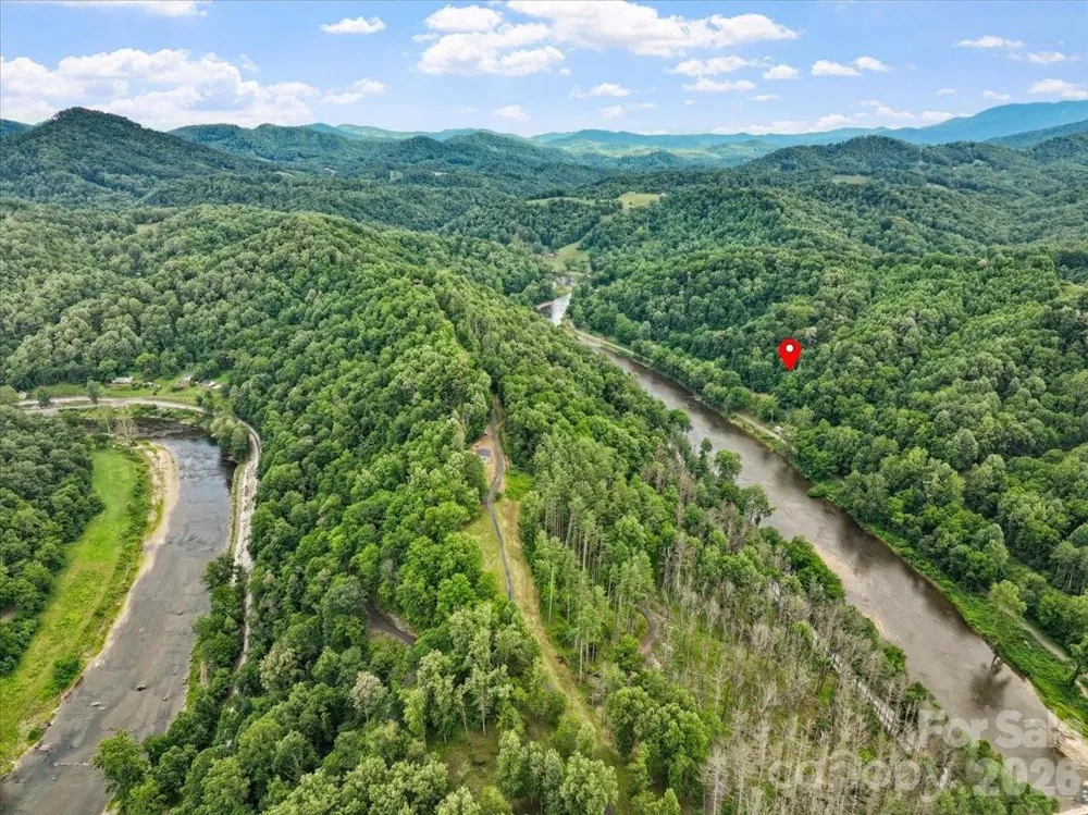 2079 Roses Branch Road Green Mountain, NC 28740