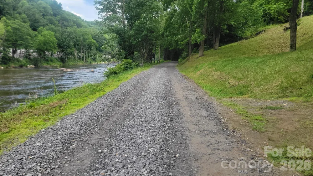 2079 Roses Branch Road Green Mountain, NC 28740