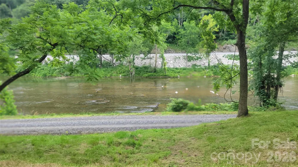 2079 Roses Branch Road Green Mountain, NC 28740