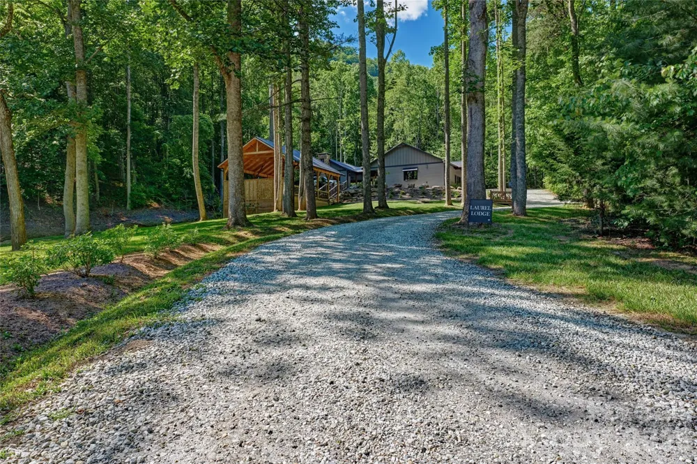 4017 Canada Road Tuckasegee, NC 28783