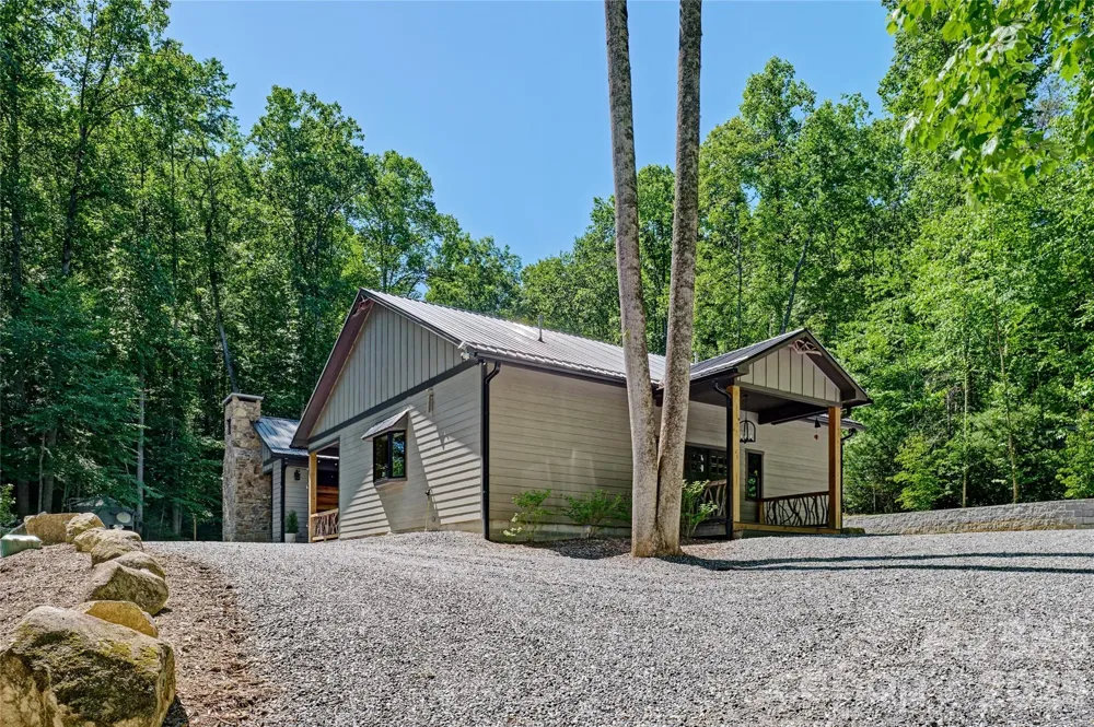 4017 Canada Road Tuckasegee, NC 28783