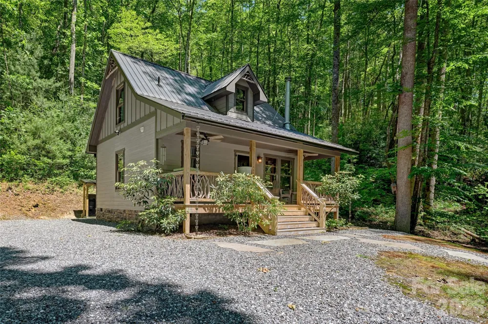 4017 Canada Road Tuckasegee, NC 28783