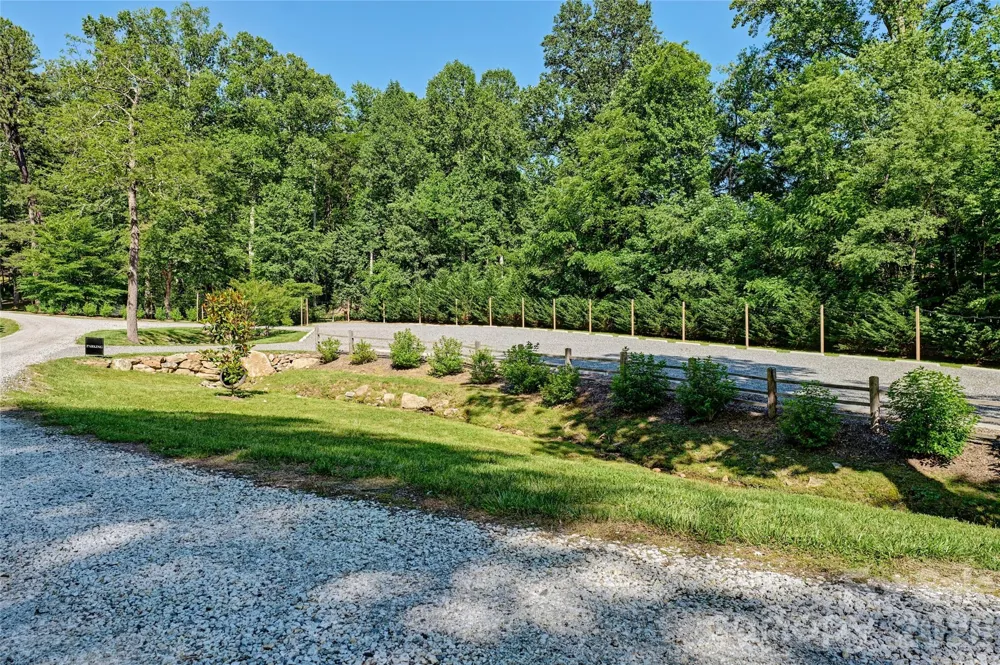 4017 Canada Road Tuckasegee, NC 28783