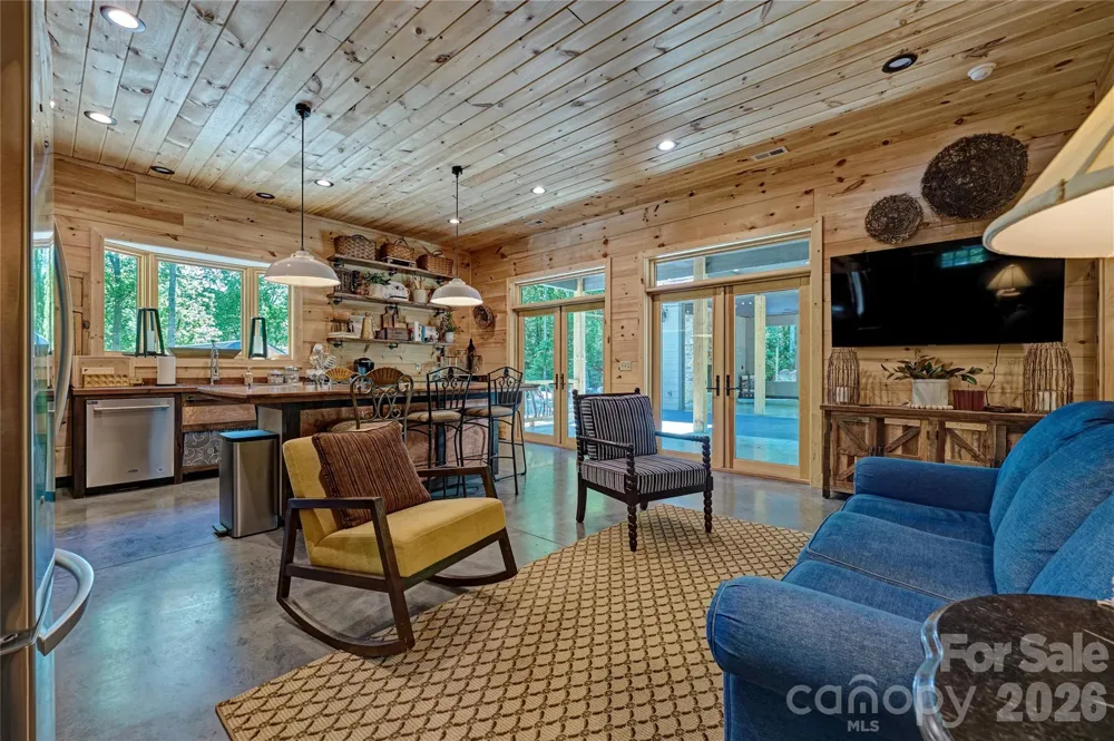 4017 Canada Road Tuckasegee, NC 28783