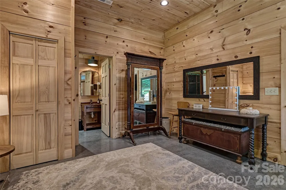 4017 Canada Road Tuckasegee, NC 28783