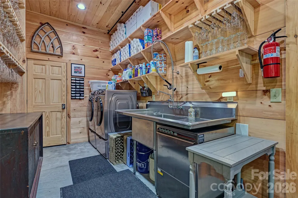 4017 Canada Road Tuckasegee, NC 28783