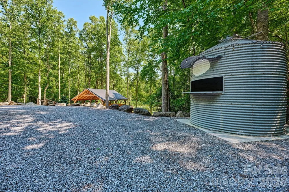 4017 Canada Road Tuckasegee, NC 28783