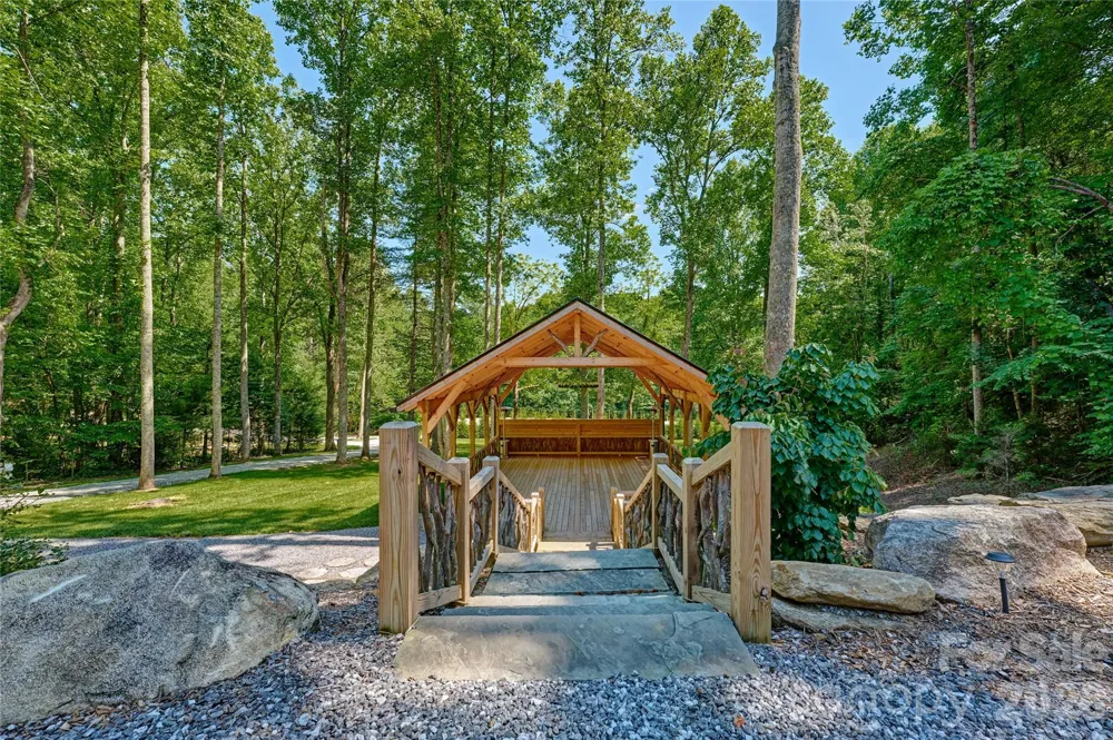 4017 Canada Road Tuckasegee, NC 28783