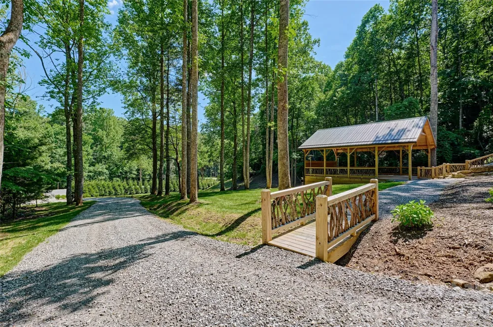 4017 Canada Road Tuckasegee, NC 28783