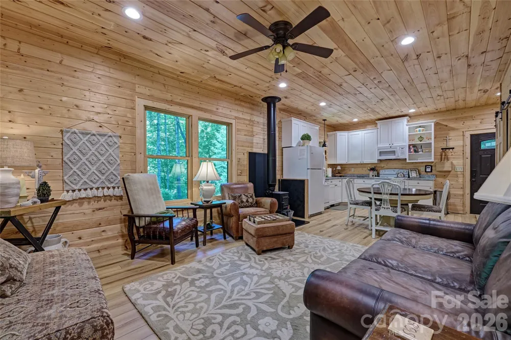 4017 Canada Road Tuckasegee, NC 28783