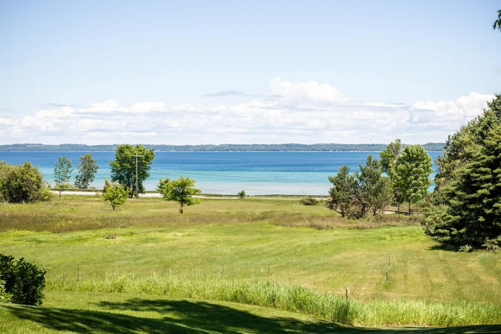 5552 S Spyglass Ridge Drive Suttons Bay Township, MI 49682