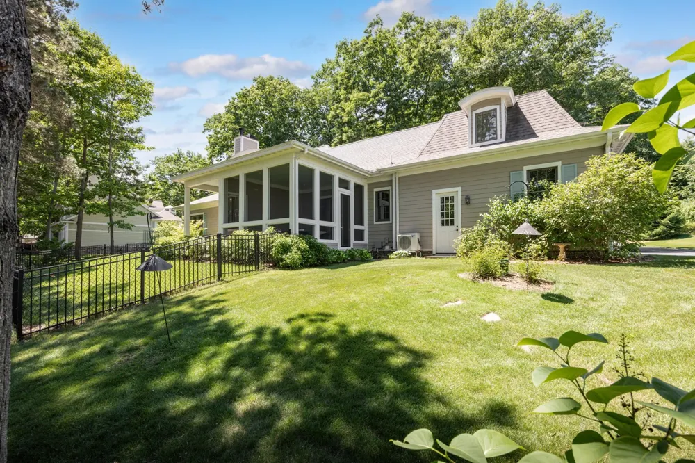 5552 S Spyglass Ridge Drive Suttons Bay Township, MI 49682