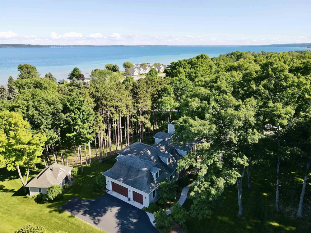 5552 S Spyglass Ridge Drive Suttons Bay Township, MI 49682