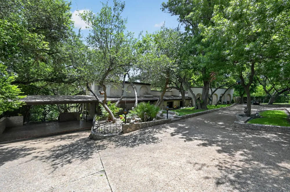7044 Comanche Trail Austin, TX 78732