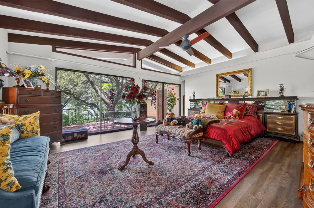 7044 Comanche Trail Austin, TX 78732