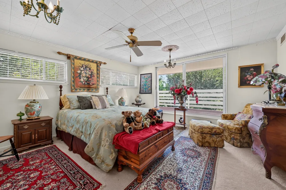 7044 Comanche Trail Austin, TX 78732