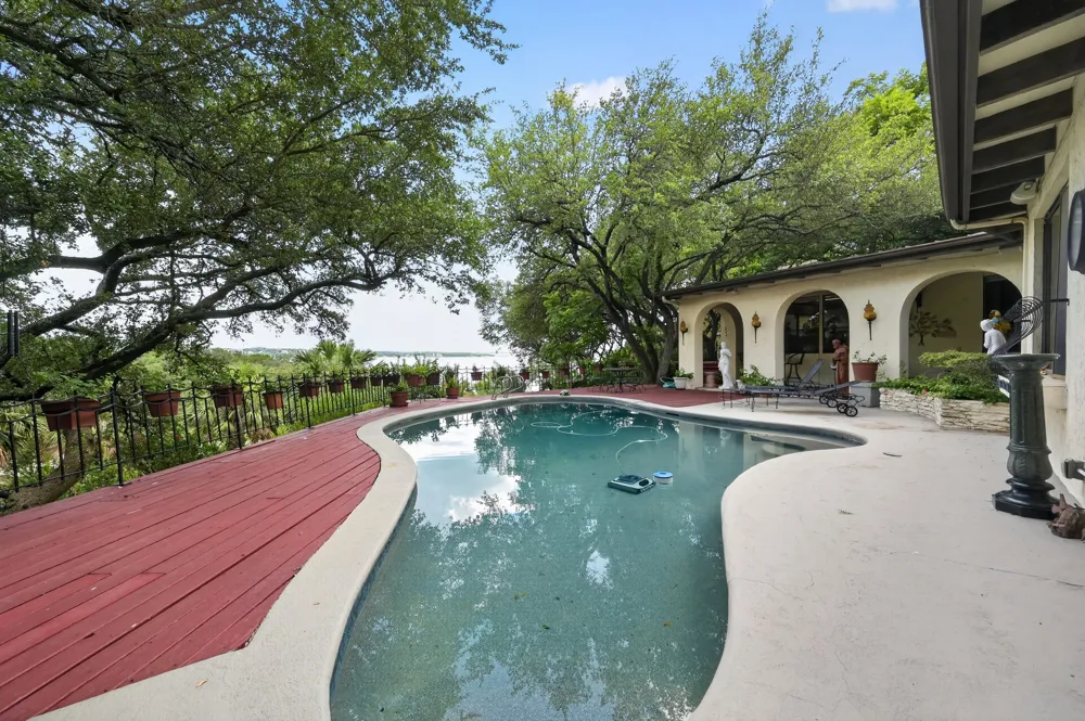 7044 Comanche Trail Austin, TX 78732