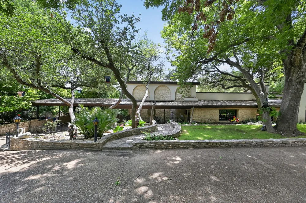 7044 Comanche Trail Austin, TX 78732