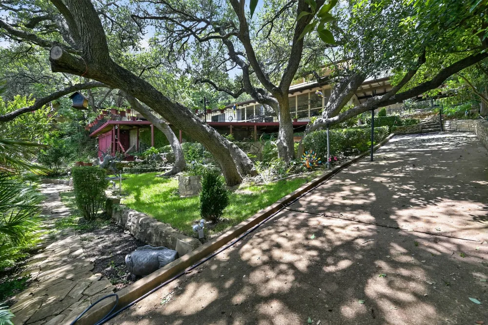 7044 Comanche Trail Austin, TX 78732