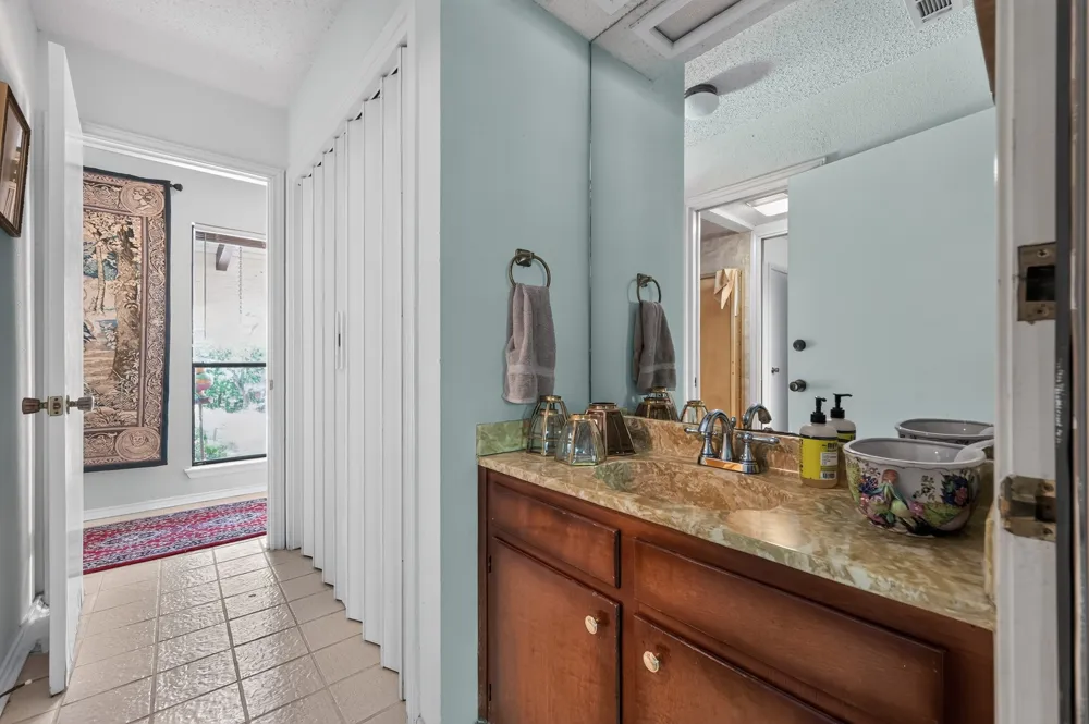 7044 Comanche Trail Austin, TX 78732
