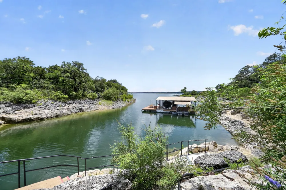 7044 Comanche Trail Austin, TX 78732