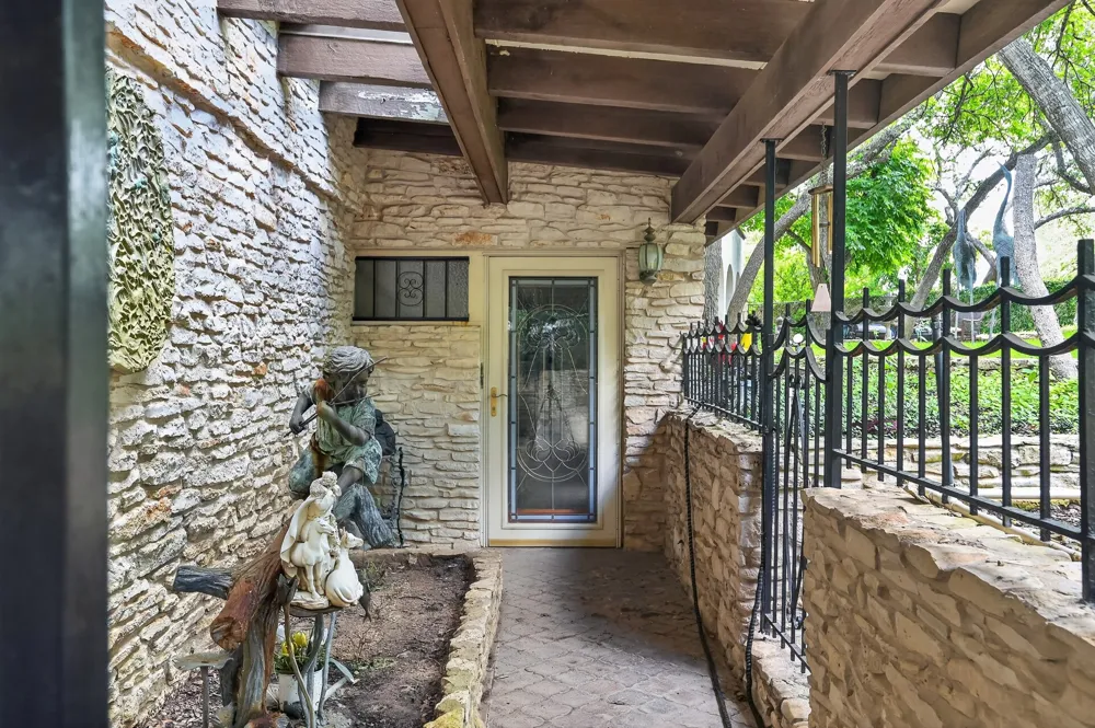 7044 Comanche Trail Austin, TX 78732