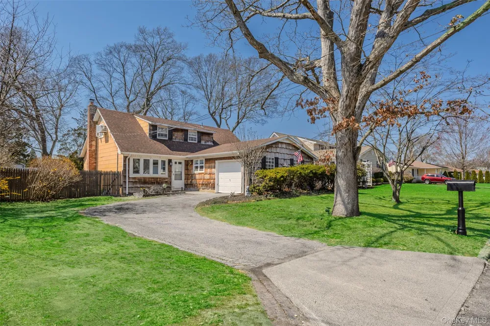 26 Allegheny Drive E Farmingville, NY 11738