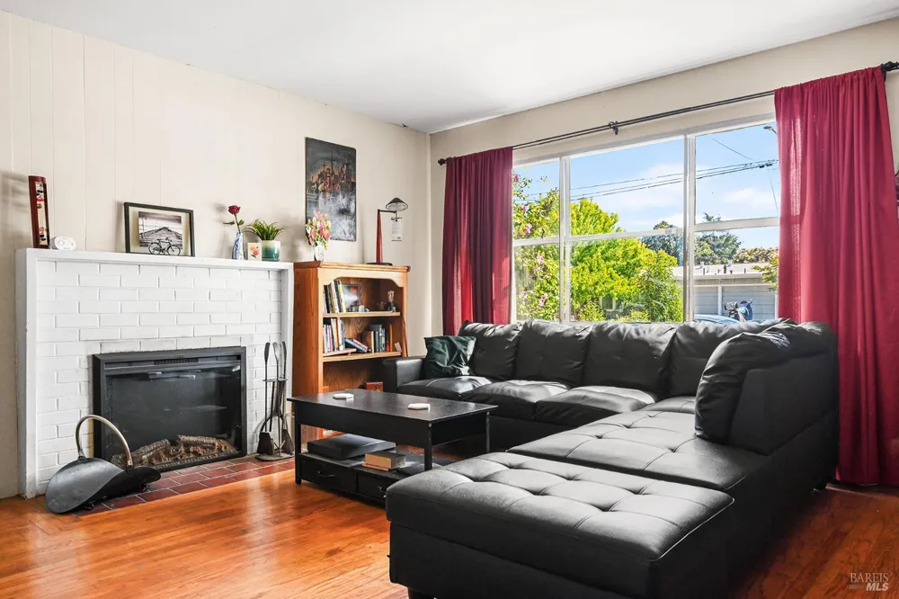 613 Ashbury Avenue Santa Rosa, CA 95404