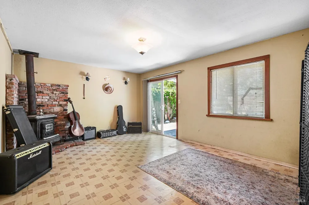 613 Ashbury Avenue Santa Rosa, CA 95404