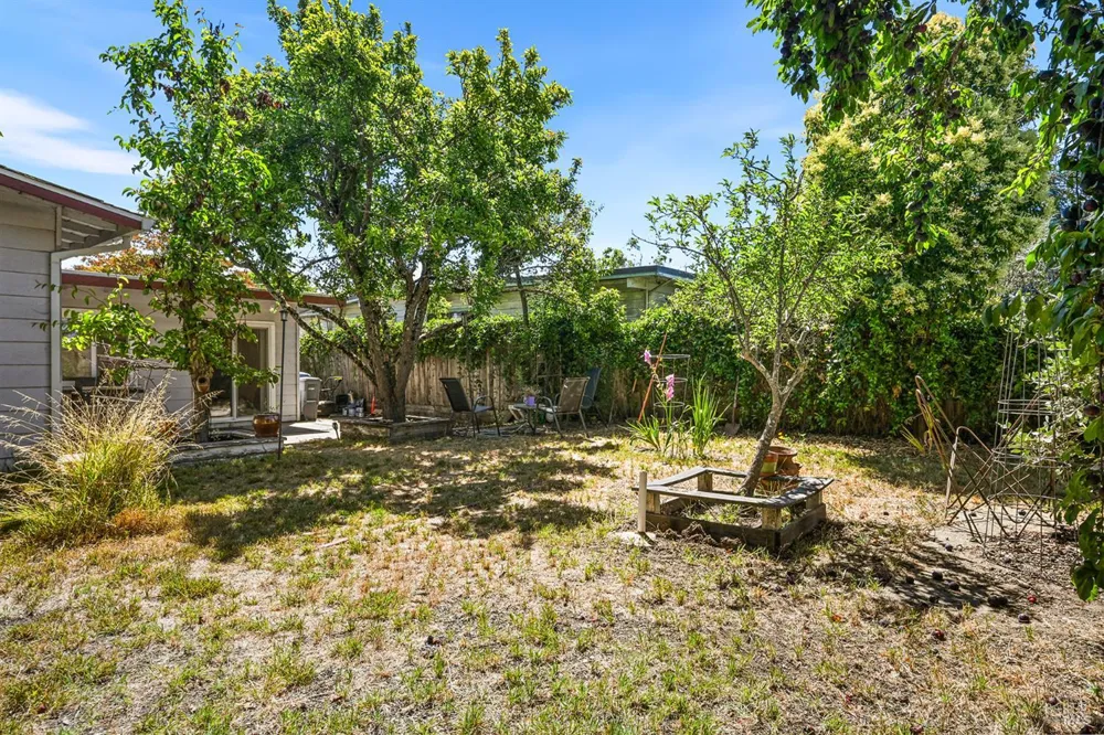 613 Ashbury Avenue Santa Rosa, CA 95404