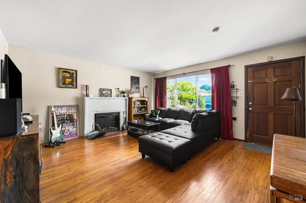 613 Ashbury Avenue Santa Rosa, CA 95404