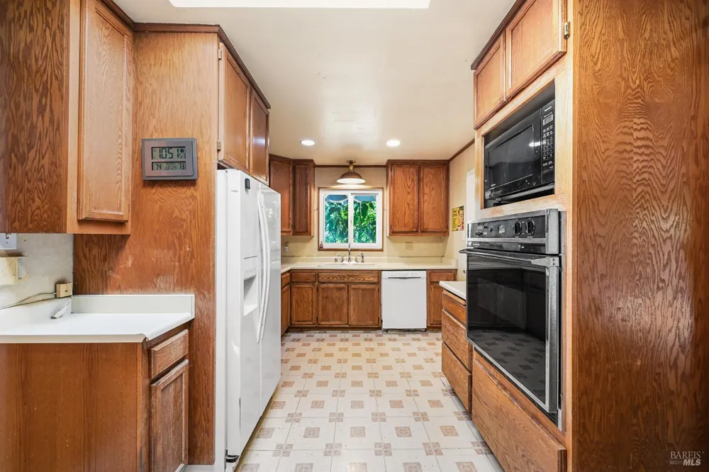 613 Ashbury Avenue Santa Rosa, CA 95404