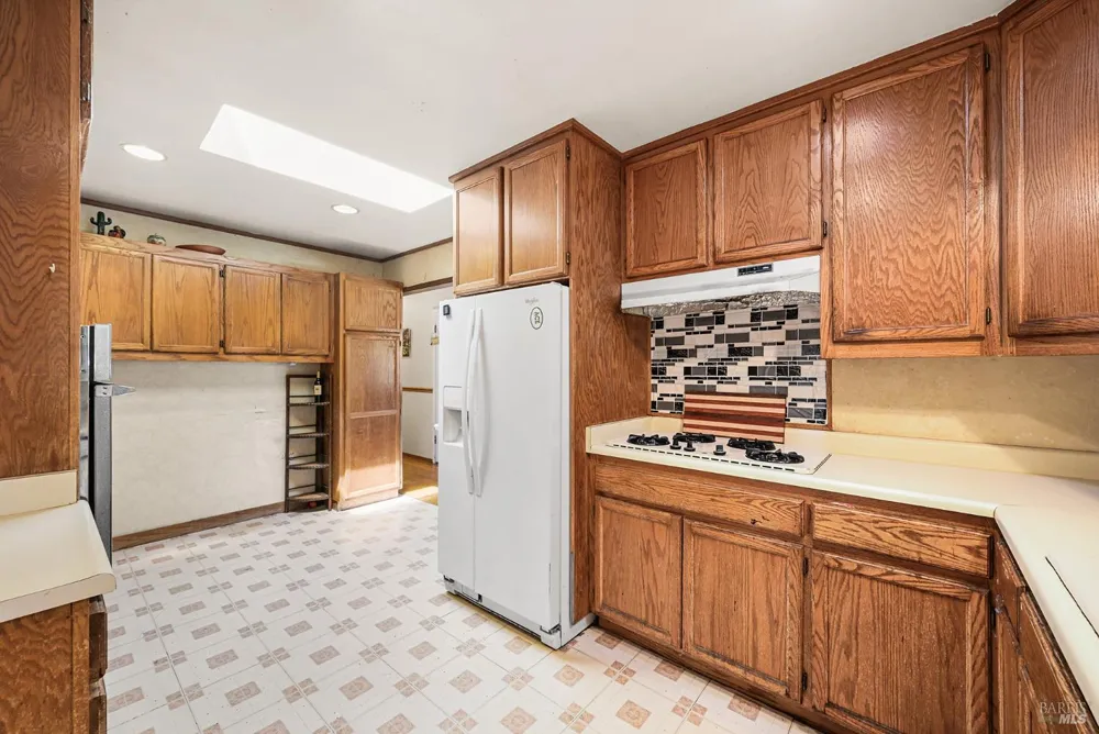 613 Ashbury Avenue Santa Rosa, CA 95404