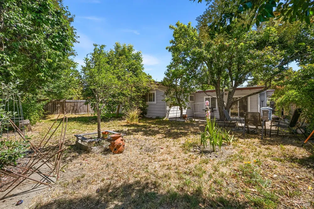 613 Ashbury Avenue Santa Rosa, CA 95404