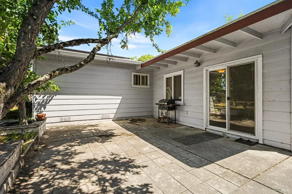 613 Ashbury Avenue Santa Rosa, CA 95404