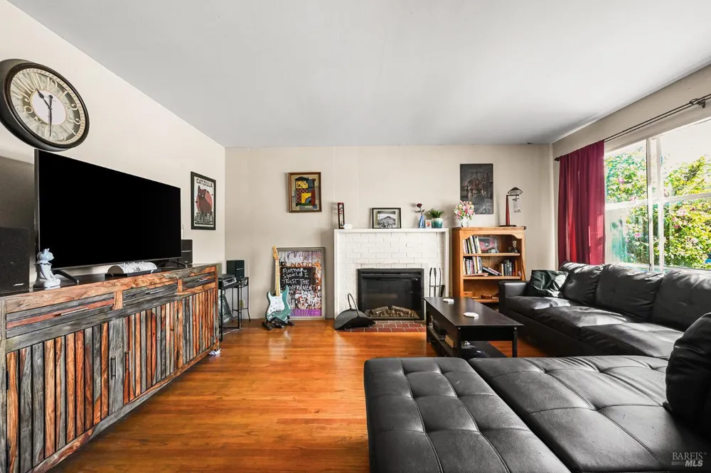 613 Ashbury Avenue Santa Rosa, CA 95404