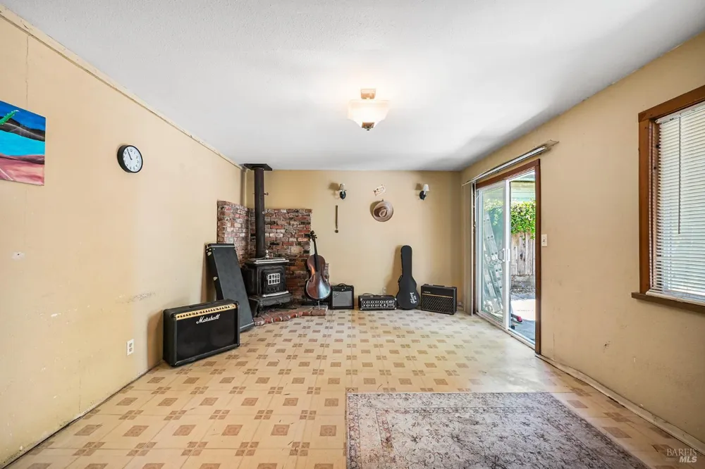 613 Ashbury Avenue Santa Rosa, CA 95404