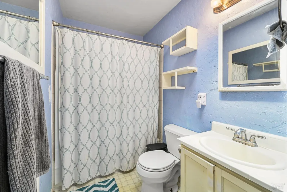 613 Ashbury Avenue Santa Rosa, CA 95404