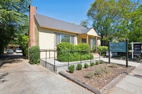453 2nd Street W