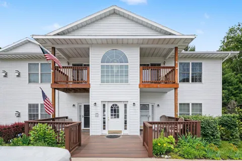 1025 E Lincoln